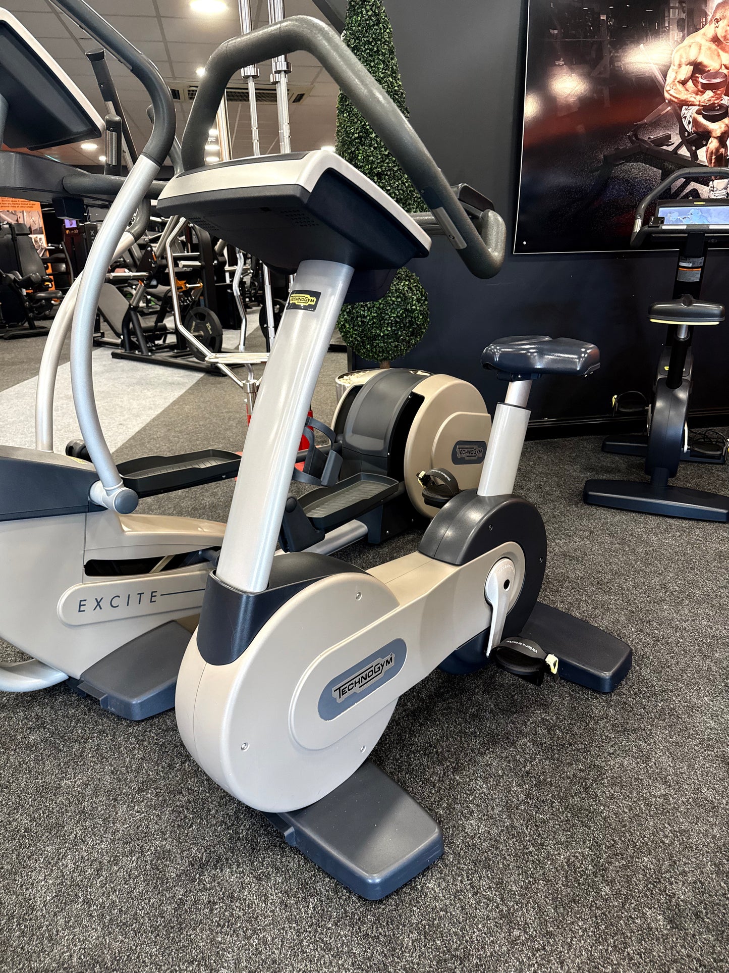 Technogym 700 recumbent LED recline