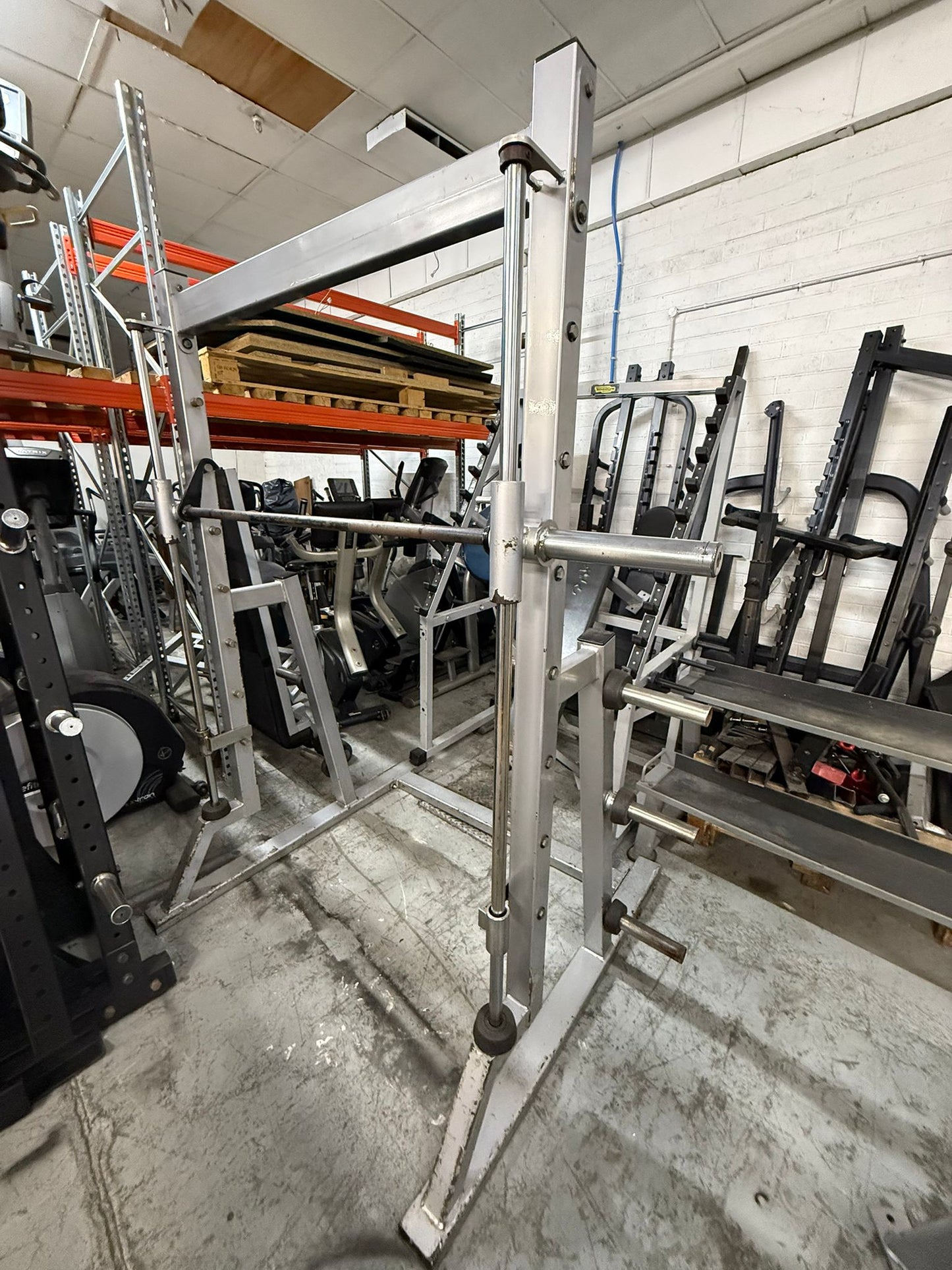 Pullan sports smith machine