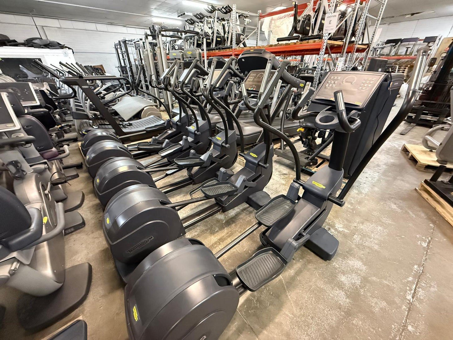 Technogym Synchro 1000 LED — Cosmo Black